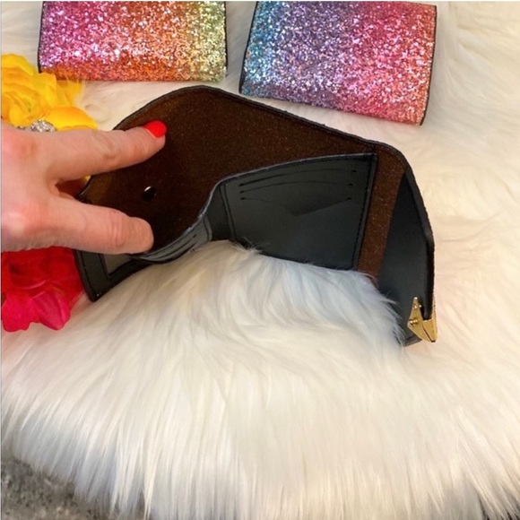 Ombre Glitter Trifold Wallet With Heart Accent NEW! - Picture 4 of 4